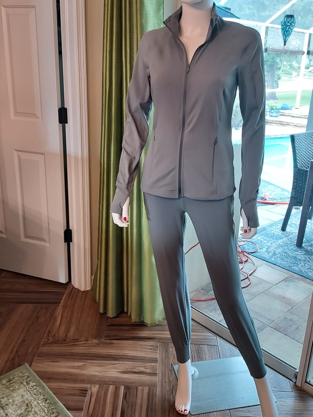 Avia Women's Gray/Green Zip Track Jacket & Tapered Joggers Set. Sz XS (0-2)